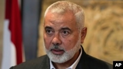 Chef du bureau politique du Hamas, Ismaïl Haniyeh, la soixantaine, était basé à Doha.