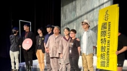 2023年6月2-4日在台北上演之香港六四剧《5月35日》的部分演员和幕后工作人员。(美国之音特约记者文东摄影)