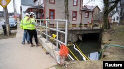 ພາສາອັງກິດ ຄໍາສັບໃນຂ່າວ Hazardous ແປວ່າ ຄວາມສ່ຽງ ຫຼື ຄວາມອັນຕະລາຍ