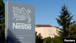 FOTO FILE: Gedung Nestle di Vers-chez-les-Blanc, Lausanne, Swiss, 20 Agustus 2020. (REUTERS/Denis Balibouse)