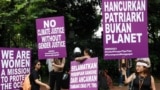 Peringatan Hari Perempuan Internasional di Jakarta, 8 Maret 2023. (REUTERS/Ajeng Dinar Ulfiana)