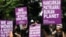 Peringatan Hari Perempuan Internasional di Jakarta, 8 Maret 2023. (REUTERS/Ajeng Dinar Ulfiana)