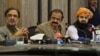 Menteri Dalam Negeri Pakistan Rana Sanaullah (tengah), mendengarkan pertanyaan media saat konferensi pers di Islamabad, Rabu 24 Mei 2022.