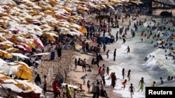 People crowd a public beach during a hot day amid a heatwave, in the Mediterranean city of Alexandria, Egypt, July 20, 2024. The next day was the hottest day ever recorded, according to data from the EU's Copernicus Climate Change Service. 