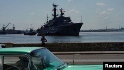 ARCHIVO: El buque escuela Perekop de la Armada rusa llega a la bahía de La Habana, Cuba, el 11 de julio de 2023. Expertos en Washington han dicho poco después que en Cuba se construye una base de espionaje cercana a la base naval estadounidense en Guantánamo.