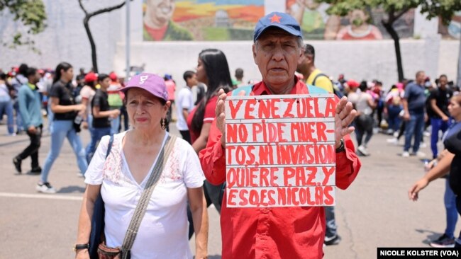 “Maduro no puede hacer todo lo que él quisiera porque tiene un ataque asesino del imperio norteamericano y de la Unión Europea”, dijo a la VOA Humberto Berrocal, fiel seguidor del chavismo.