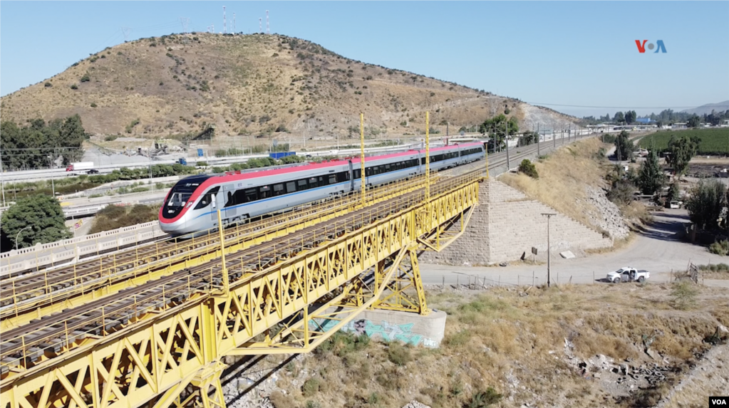 La adjudicación del proyecto para adquirir los trenes ocurrió en 2020, durante el gobierno de derecha de Sebastián Piñera. 