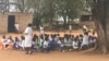 Crianças em escola no município de Chongoroi, Angola