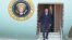 លោក​ប្រធានាធិបតី​ Joe Biden ដើរ​ចុះ​ពី​យន្តហោះ​ Air Force One នៅ​មូលដ្ឋាន Iwakuni នៅ​ភាគ​ខាង​លិច​ប្រទេស​ជប៉ុន កាល​ពី​ថ្ងៃ​ទី​១៨ ខែ​ឧសភា ឆ្នាំ​២០២៣ ក្នុង​ដំណើរ​ទៅ​ចូលរួម​កិច្ច​ប្រជុំ​ G7 នៅ​ទី​ក្រុង Hiroshima។