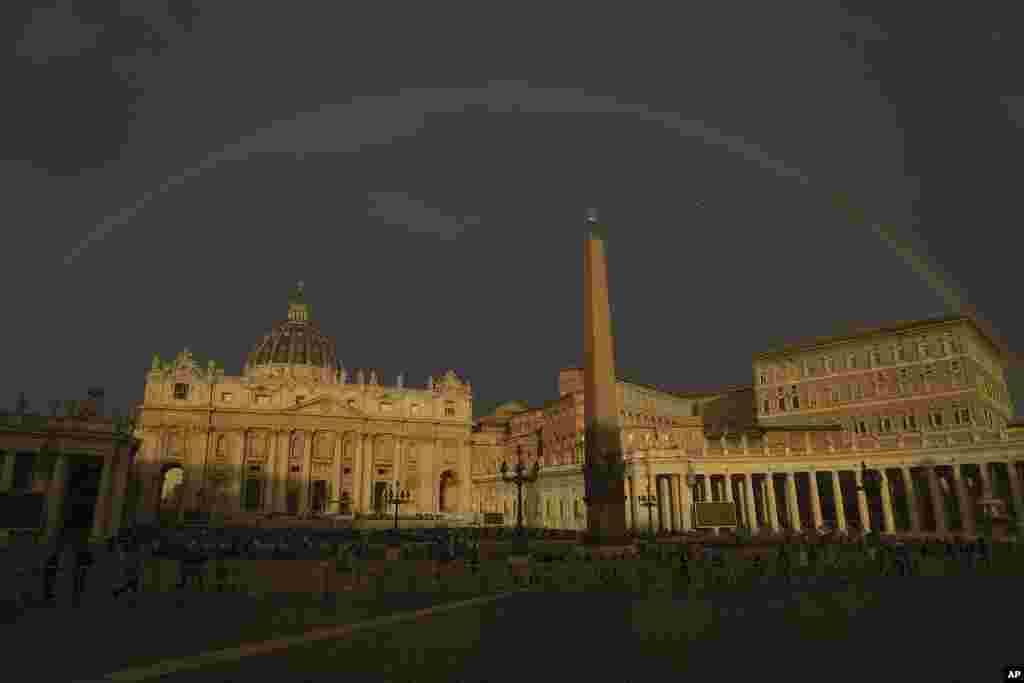 A rainbow shines over St.Peter&#39;s Basilica prior to the start of Pope Francis weekly general audience at the Vatican. (AP Photo/Gregorio Borgia)