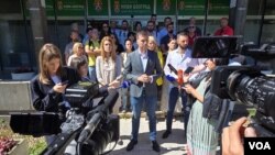 Konferencija za novinare pokreta Kreni-promeni na kojoj je nosilac liste tog pokreta Savo Manojlović saopštio dalje korake zbog navodnog pokušaja prekrajanja izborne volje građana u opštini Novi Beograd" (foto: Fonet / Marko Dragoslavić)