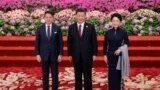中国领导人习近平及夫人彭丽媛在人大会堂会晤在北京参加一代一路论坛的时任意大利总理朱塞佩·孔特。（2019年4月26日）