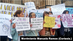 Mujeres en una manifestación en contra de la violencia de género. Archivo y cortesía de Movimiento Manuela Ramos