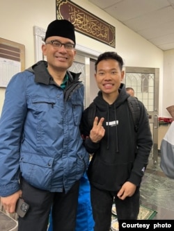Teddy Cahyadi (kanan) di masjid Indonesia Al-Hikmah di Queens, New York (dok: Teddy Cahyadi)