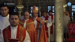 Keldaniler sekiz yıl sonraki ilk ayinde Ortadoğu barışı için dua etti