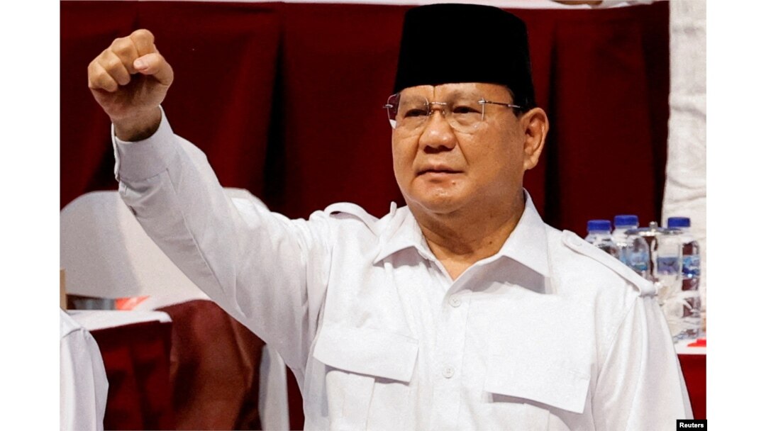 Menteri Prabowo Subianto saat menghadiri pertemuan Partai Gerindra, di Bogor, 12 Agustus 2022. (Foto: Reuters)