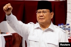 Menteri Prabowo Subianto saat menghadiri pertemuan Partai Gerindra, di Bogor, 12 Agustus 2022. (Foto: Reuters)