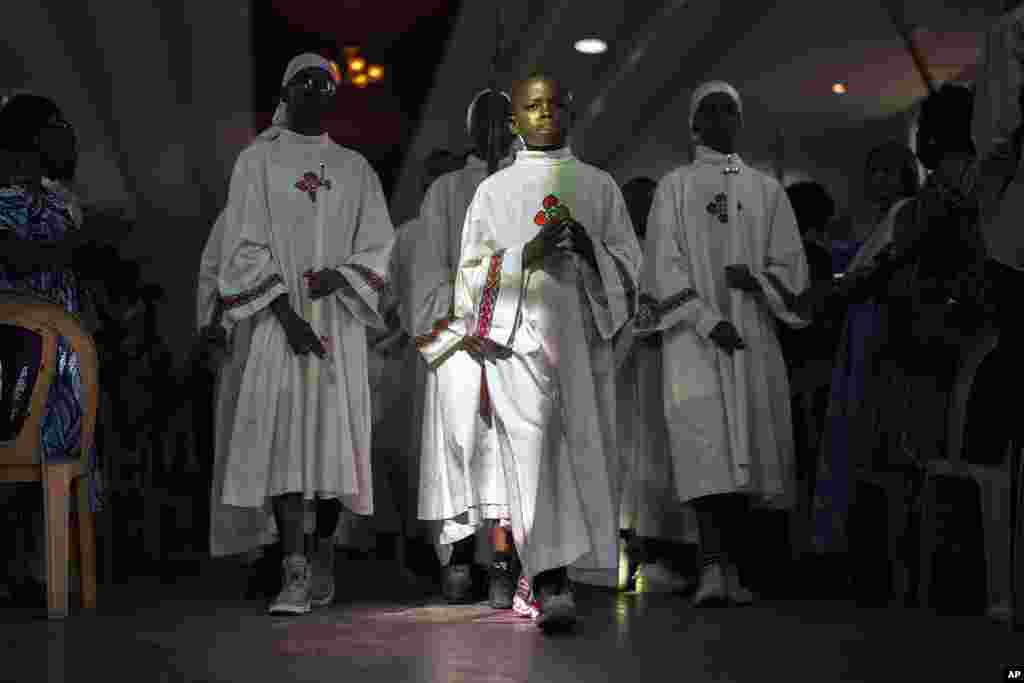 Morning service concludes in the annex of the Cathedral Notre Dame du Congo in Kinshasa, Democratic Republic of the Congo, Sunday January 29, 2023.