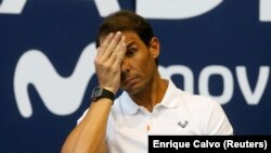Rafael Nadal dari Spanyol saat konferensi pers, 2 Februari 2022. (Foto: REUTERS/Enrique Calvo)