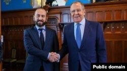 Sergey Lavrov və Ararat Mirzoyan (Mənbə Rusiya Xarici İşlər Nazirliyi)