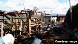 စစ်ကောင်စီလေကြောင်းတိုက်ခိုက်မှုကြောင့် ရှမ်းပြည်နယ်မြောက်ပိုင်း ပလောင်ကိုယ်ပိုင်အုပ်ချုပ်ခွင့်ရဒေသ မန်တုံမြို့နယ်ထဲက ပျက်စီးသွားတဲ့ အဆောက်အဦများ (ဓါတ်ပုံ - ရွှေဖီမြေသတင်းဌာန)