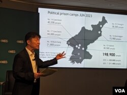 한국 국민통일방송의 이광백 대표가 19일 미국 민주주의진흥재단(NED)과 한국의 국민통일방송이 워싱턴에서 공동 주최한 토론회에서 북한의 정치범수용소 상황을 설명하고 있다.