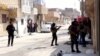 Las Fuerzas Democráticas Sirias realizan una búsqueda de militantes del Estado Islámico en Hasaka, Siria, el 23 de enero de 2022, en esta captura de pantalla tomada de un video.