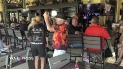 Người già Mỹ tận hưởng cuộc đời hưu trí ở Florida