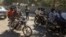 Sitwayen vwyaje sou taksi-moto pandan lapolis nasyonal Ayiti PNH, fe patwouy nan Potoprens, 10 Fevriye, 2023. 