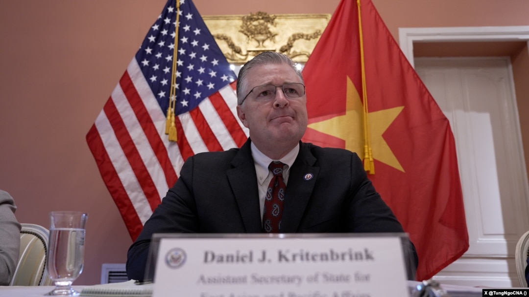 Trợ lý Ngoại trưởng Hoa Kỳ đặc trách Sự vụ Đông Á và Thái Bình Dương Daniel Kritenbrink trong một cuộc họp báo ở Hà Nội, ngày 22 tháng 6 năm 2024.