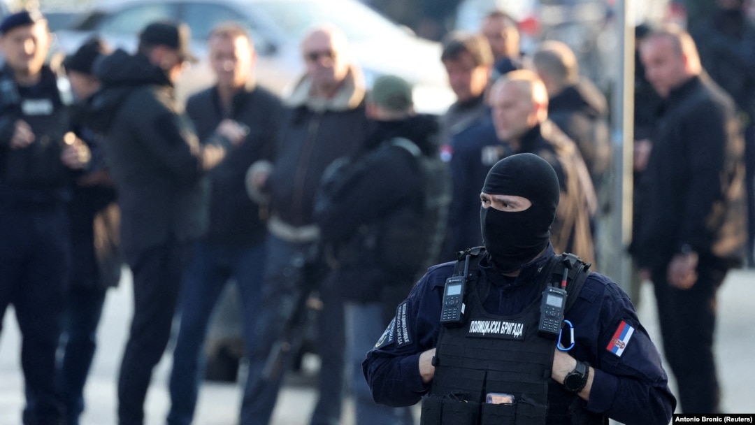 Specijalne policijske jedinice posle pucnjave u selu Dubona