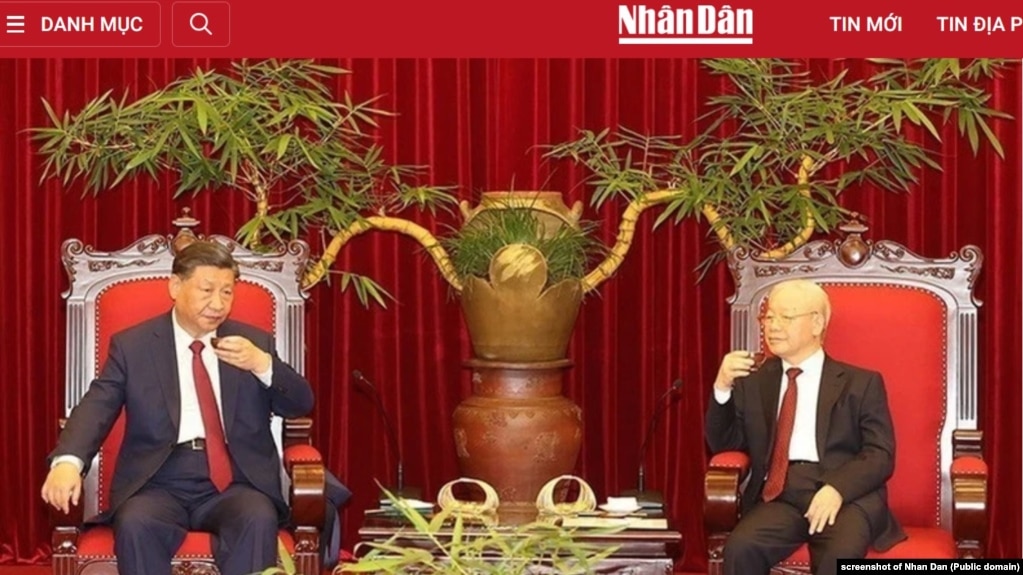 Ông Tập Cận Bình và Nguyễn Phú Trọng thưởng trà tại Hà Nội, 12/12/23.