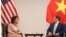 Bộ trưởng Thương mại Mỹ Gina Raimondo gặp gỡ Thủ tướng Việt Nam Phạm Minh Chính ngày 21/9/2023 tại Washington DC. Tại buổi gặp này, ông Chính đề nghị Mỹ sớm công nhận Việt Nam là nền kinh tế thị trường. 