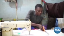Alfaiates do Níger empenham-se na produção de bandeiras russas