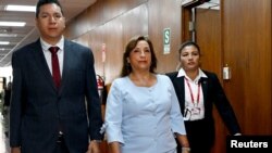 La presidenta de Perú, Dina Boluarte, llega a la oficina del procurador general en Lima, Perú, el 7 de marzo de 2023. Foto de la Oficina del Procurador de Perú distribuida por Reuters.