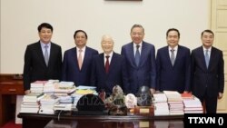 Pertemuan pimpinan Vietnam Nguyen Phu Trong, To Lam, Tran Thanh Man, 18 Mei 2024. Majelis Nasional Vietnam kembali berkumpul dalam pertemuan ketujuh pada Senin (20/5) untuk memberikan suara bagi penunjukan presiden baru