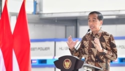 FILE - Presiden Joko Widodo saat meresmikan pabrik sel baterai terbesar di Asia Tenggara PT Hyundai-LG Indonesia (HLI) Green Power di Karawang, Rabu (3/7). (Biro Setpres)