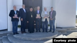Ruska delegacija u Manastiru Sokolica na Sokocu. Foto: BIRN BiH