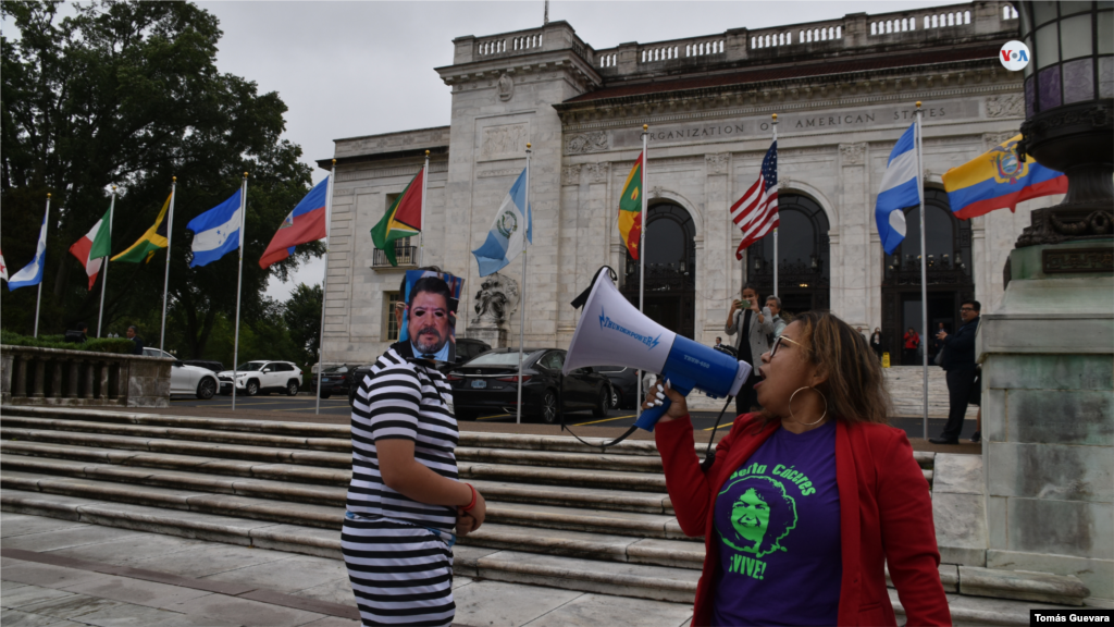 También protestaron por los ataques a los pueblos garifunas y mixquitos por la expulsión de tierras, y el reconocimiento de derechos LGBTQ+.