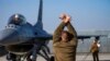 بایدن برنامه آموزشی خلبانان اوکراینی را برای جنگنده شکاری اف-۱۶ تایید کرد