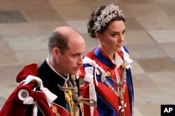 Pangeran Inggris William dan Kate, Putri Wales, pada penobatan Raja Charles III di Westminster Abbey, London, 6 Mei 2023. (Foto: via AP)