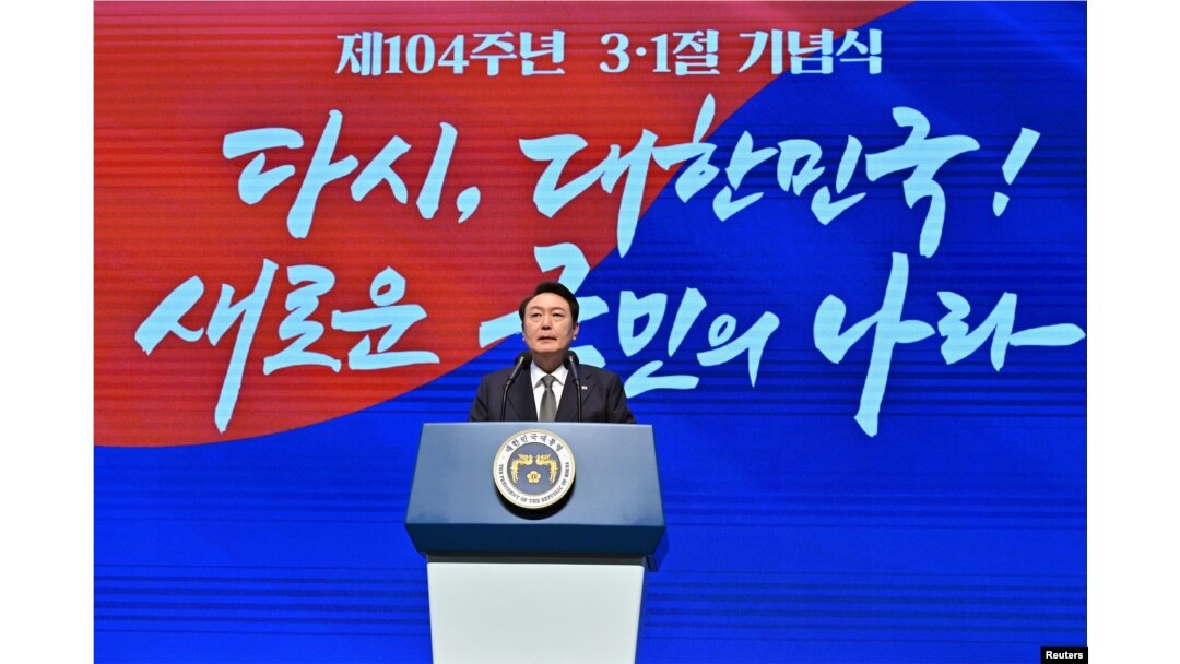 윤석열 한국 대통령이 1일 서울 유관순기념관에서 104주년 3.1절 기념사를 하고 있다.