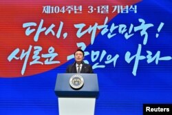 윤석열 한국 대통령이 1일 서울 유관순기념관에서 104주년 3.1절 기념사를 하고 있다.