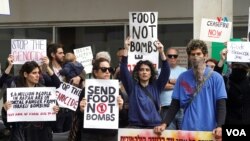 En Fotos | Activistas contra la guerra protestan ante la Embajada de EEUU en Israel