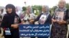مادر رامین حسین پناهی به مادران معترضان کُرد کشته‌شده در اعتراضات گل هدیه می‌دهد