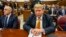 Колишній президент Дональд Трамп у кримінальному суді Мангеттена зі своїм адвокатом Емілем Бове, у вівторок, 21 травня 2024 року, в Нью-Йорку. (Фото: Марк Петерсон через AP)