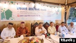 চট্টগ্রাম মেট্রোপলিটন সাংবাদিক ইউনিয়নের (সিএমইউজে) ইফতার মাহফিলে বক্তব্য রাখছেন বিএনপির স্থায়ী কমিটির সদস্য আমীর খসরু মাহমুদ চৌধুরী। ২৯ মার্চ, ২০২৪।