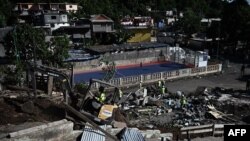 Operasi pembongkaran kota kumuh distrik "Talus 2" di Koungou, pulau Mayotte milik Prancis di Samudra Hindia, 22 Mei 2023. (Philippe LOPEZ/AFP)