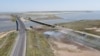 В результате обстрелов повреждены два моста, соединяющие Крым с Херсонской областью