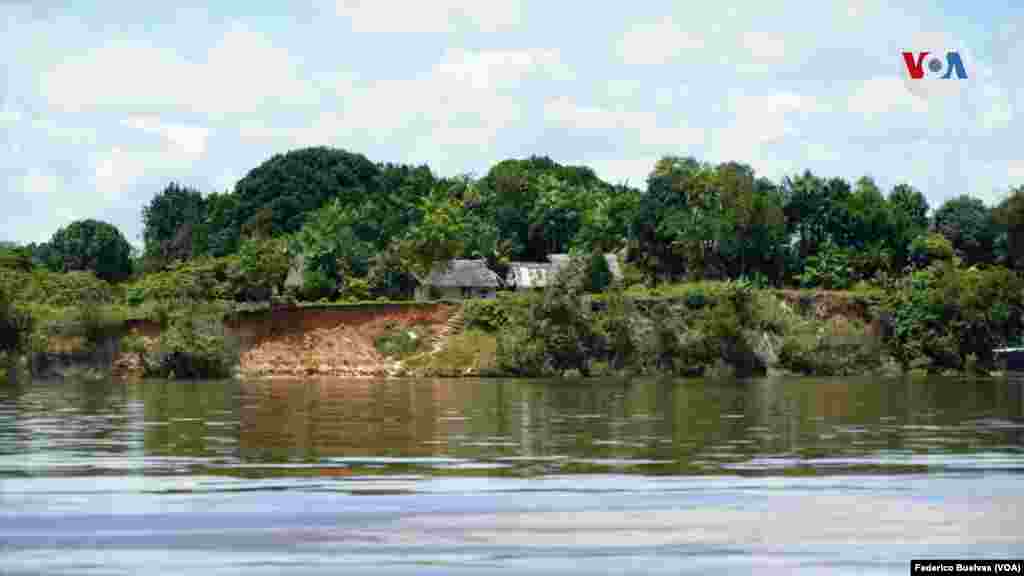 Los Cerros de Mavecure se ubican en el departamento de Guainía y se caracterizan por sus paisajes de selva, aguas y montañas. La población que habita este territorio son aproximadamente 18.000 habitantes provenientes de varios grupos indígenas, como los guahíbos, piaroas, curripacos, puinaves, entre otros.&nbsp;